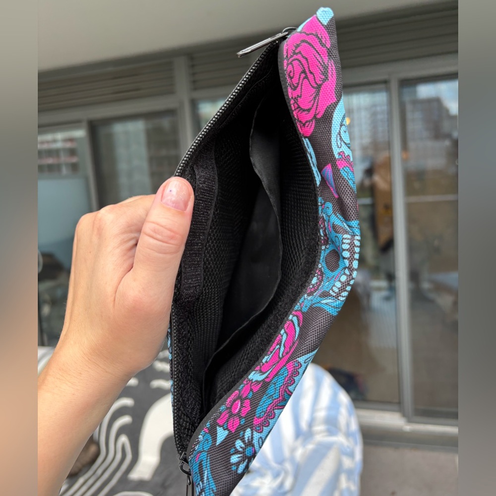 Smell Proof/Odor Proof Floral Skull Pattern Pouch with Lock - Picture 5 of 5